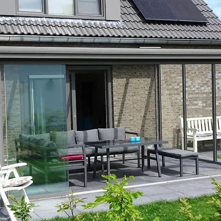 71 Op Recreatiepark De Wielen 度假居 *