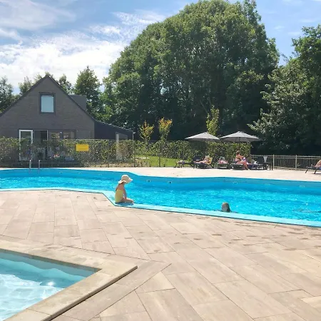 71 Op Recreatiepark De Wielen 度假居 *