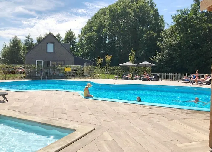 71 Op Recreatiepark De Wielen Vakantiehuis *